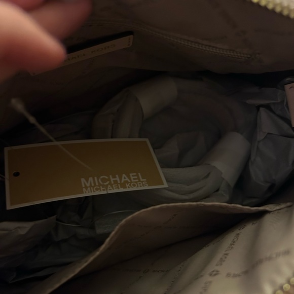 Michael Kors saffiano leather Ciara messenger bag with strap brand new - Picture 4 of 8